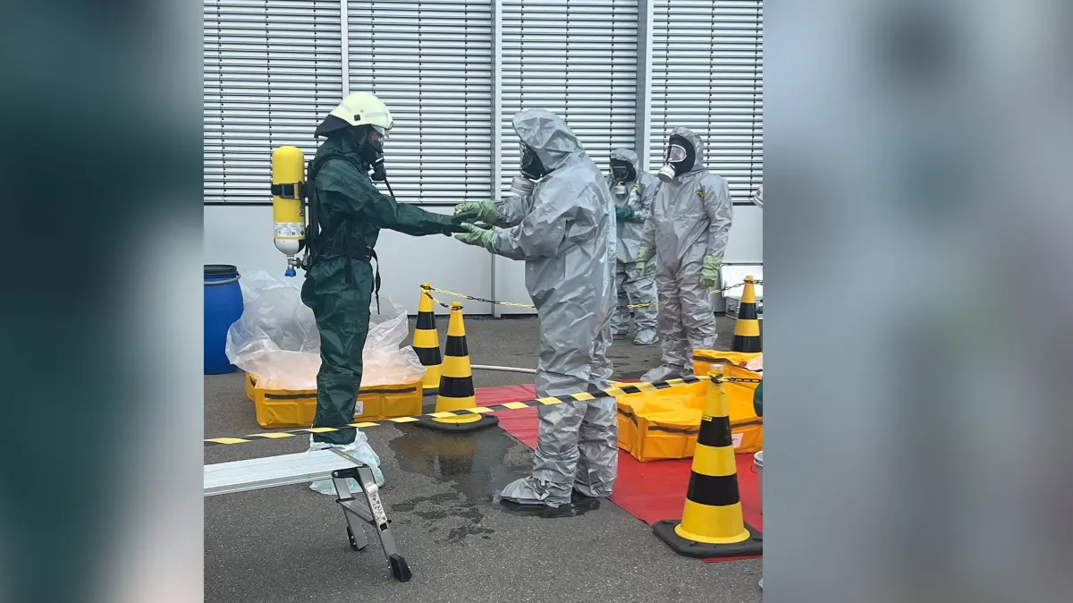 Der Gefahrgutzug der Feuerwehr war bei Trumpf Laser gefordert.