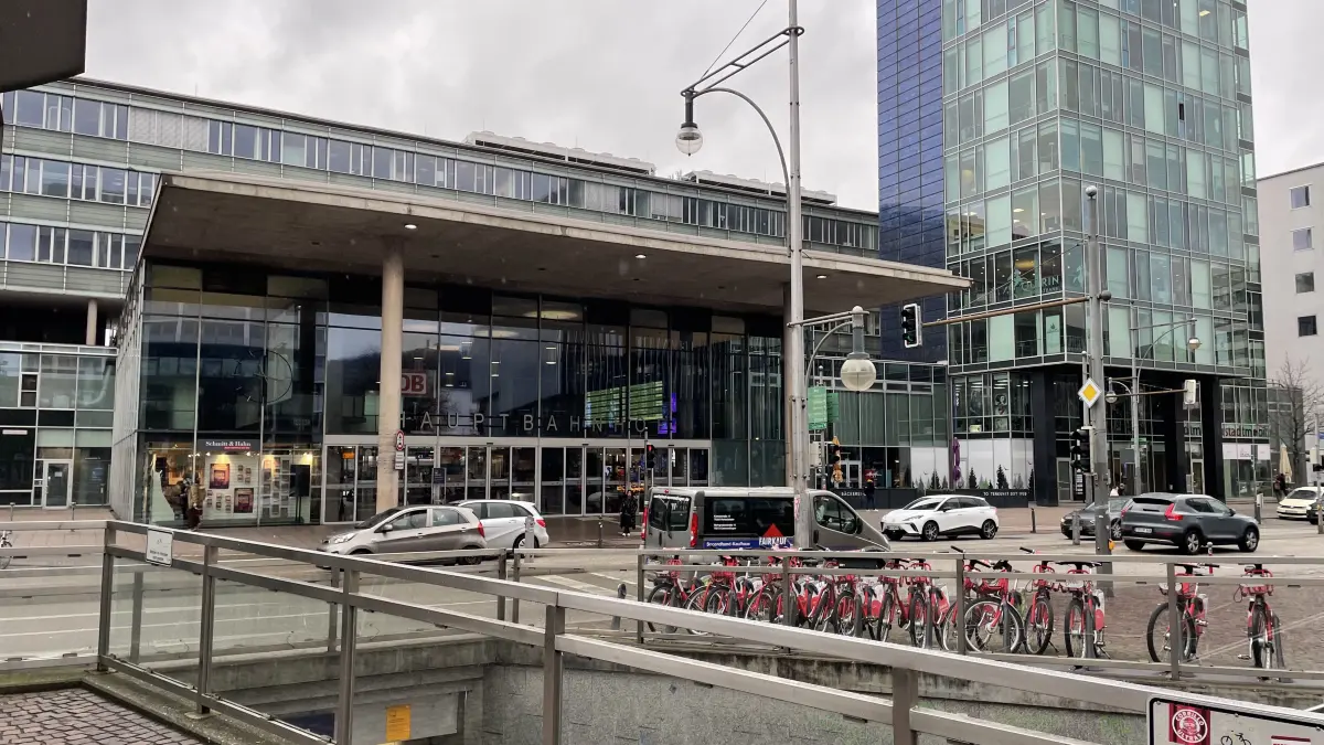 Am Freiburger Hauptbahnhof entstehen neue Fahrradabstellplätze.