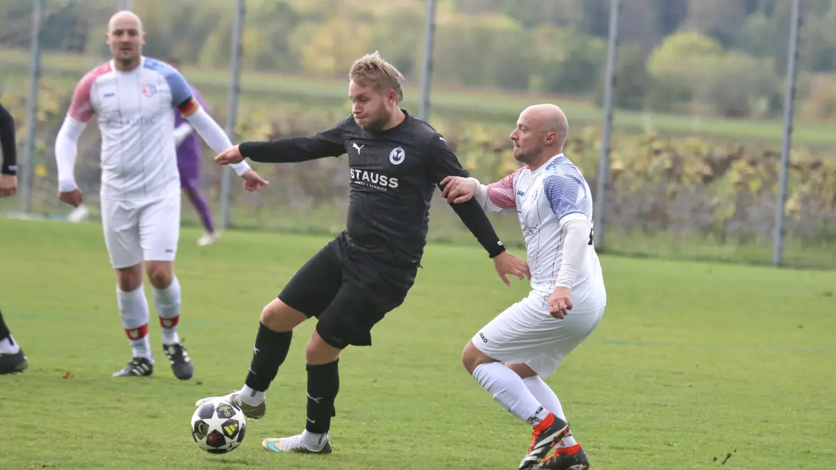 In der Kreisliga A1 hat der FC Suebia Rottweil seine Tabellenführung mit einem 4:0-Sieg bei der SG Schörzingen/Zepfenhan verteidigt.