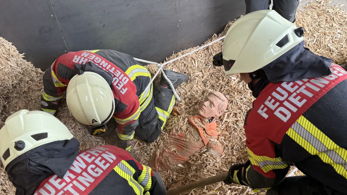 Bei der Nahwärmeversorgung in Rotenzimmern warteten gleich zwei angenommene Arbeitsunfälle auf die Einsatzkräfte.