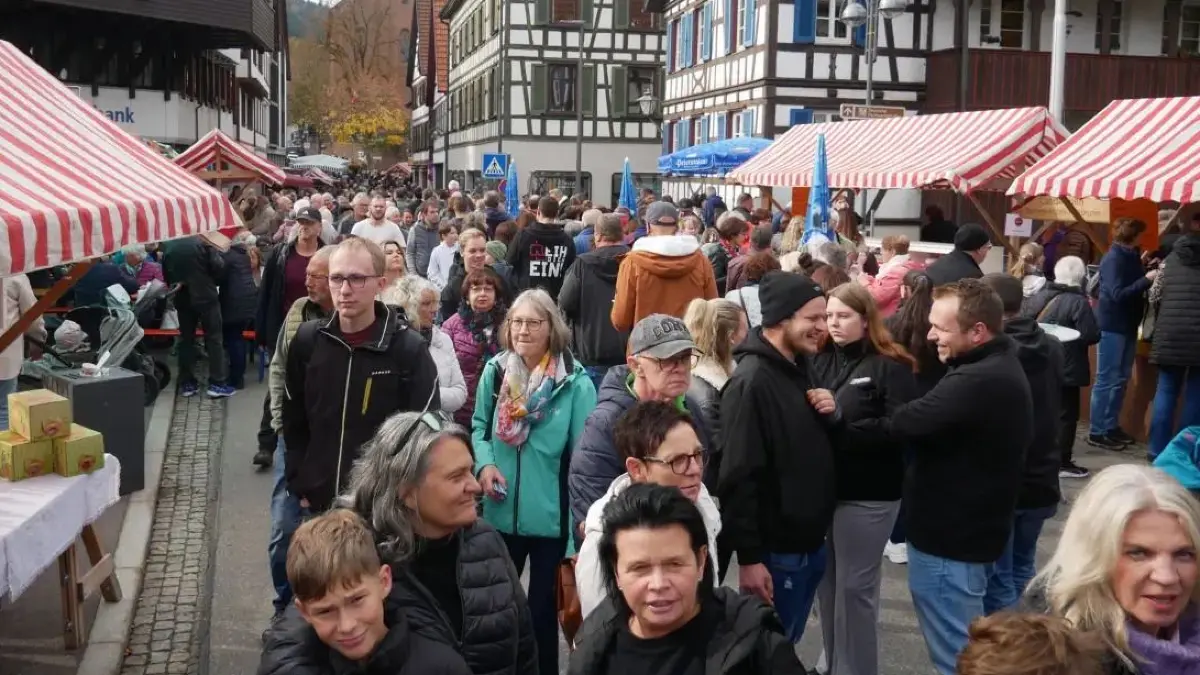 Reichlich Betrieb herrschte beim Bauernmarkt im vergangenen Jahr. (Archivbild)