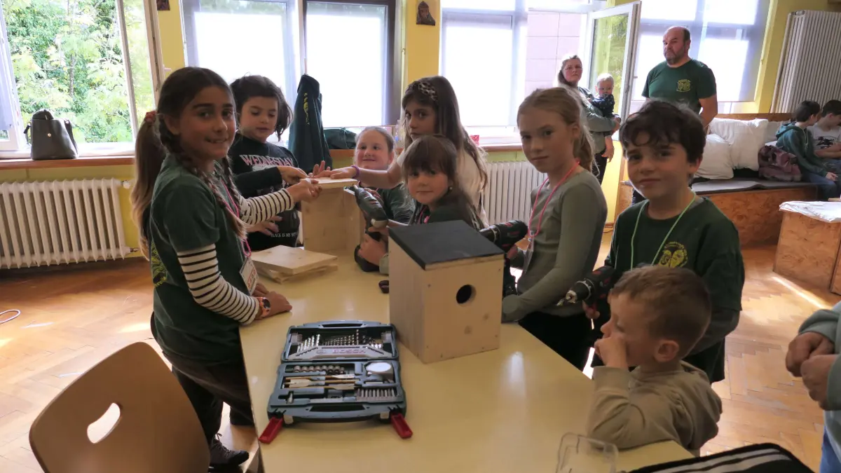 Beim Bau von Eichörnchen-Behausungen durften die Kinder Hand anlegen.
