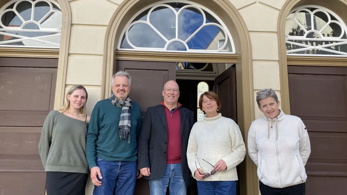 Im Gespräch mit unserer Redaktion über das Jubiläum und die Zukunft der Alten Synagoge Hechingen (von links): die Beiräte Nicole Osikowski, Michael Glass und Burkard Hennrich, die 2. Vorsitzende Martina Frey und Bildungsreferentin Ulrike Stoll-Dyma.