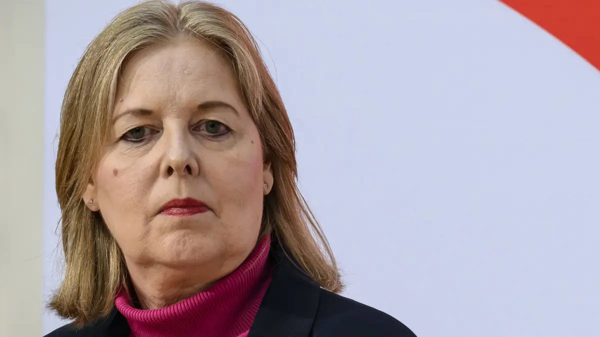 Bärbel Bas hat den sofortigen Rücktritt von ihren Ämtern als SPD-Co-Chefin und Bundesarbeitsministerin verkündet.