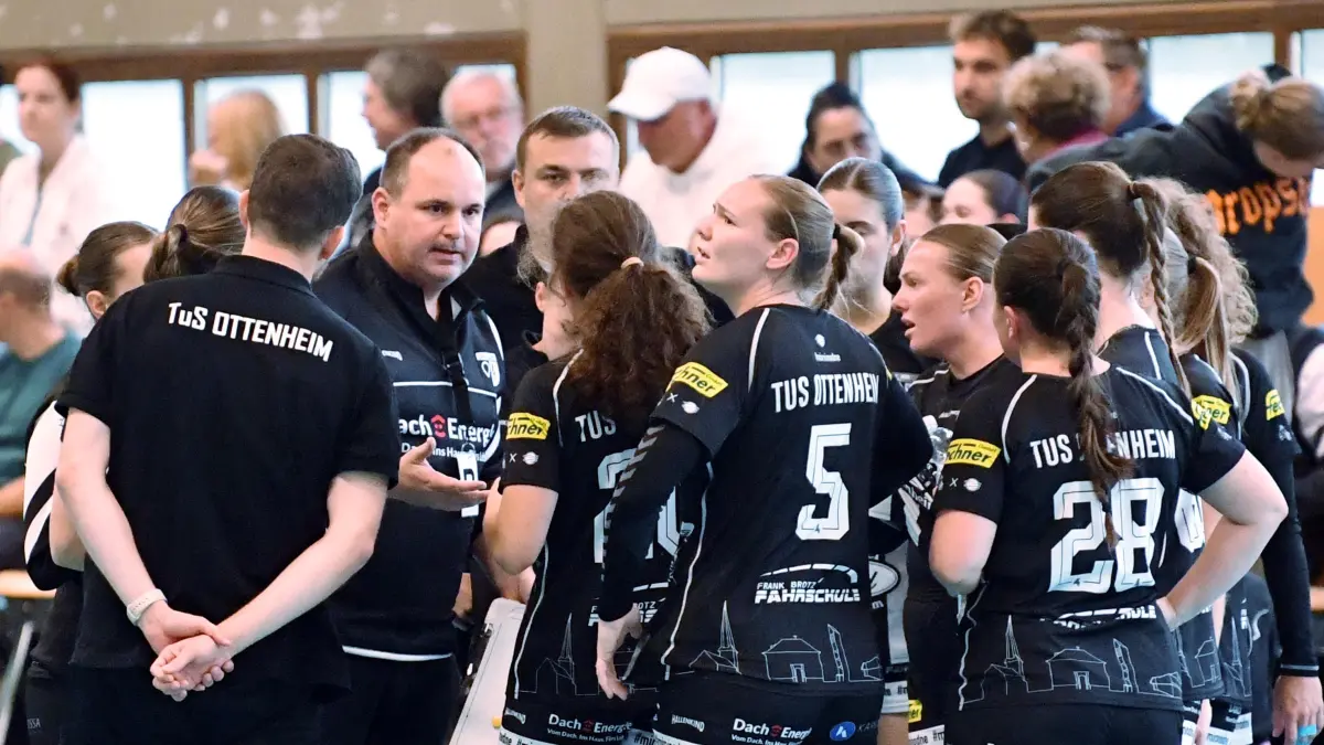 Trainer Nico Baumann hatte mit seinem Team einiges zu besprechen.