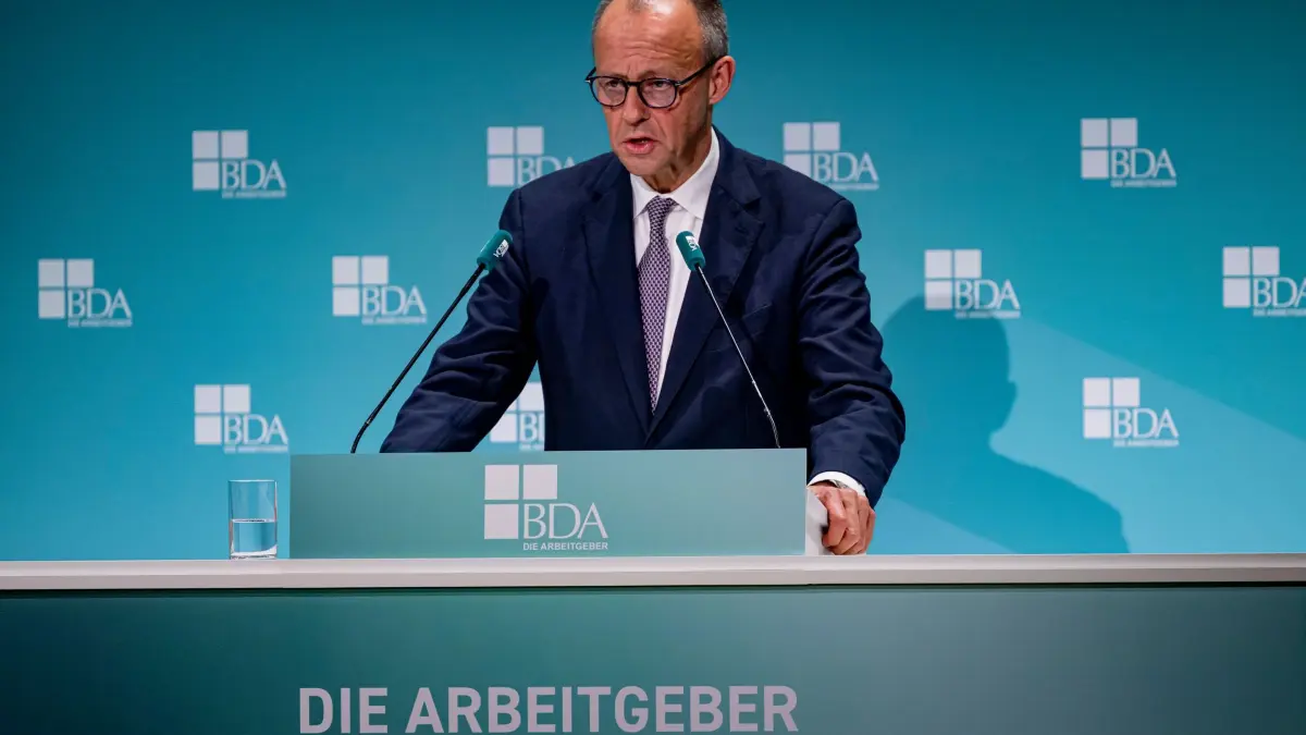 Arbeitgebertag 2025: Bundeskanzler Friedrich Merz (CDU) spricht beim Arbeitgebertag 2025. (zu dpa: «Merz beim Arbeitgebertag»)