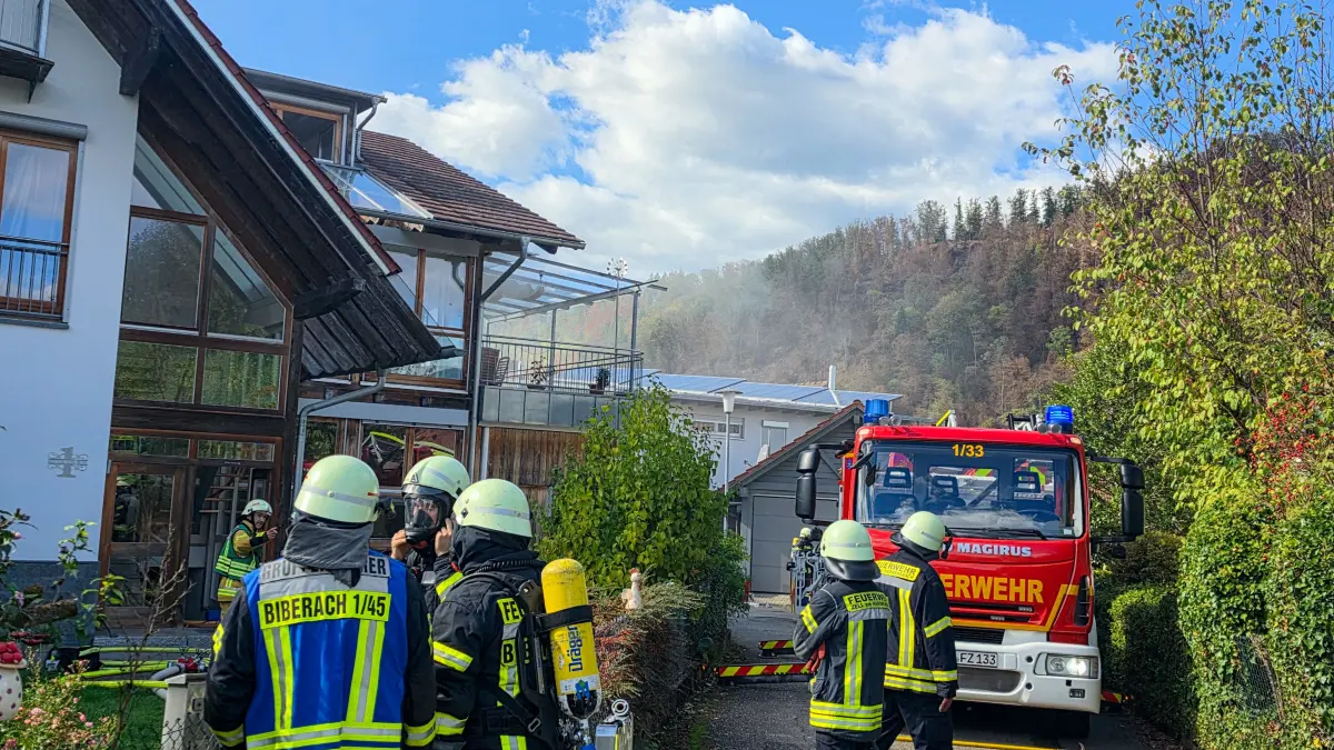 Beim Eintreffen der Feuerwehr befanden sich keine Bewohner mehr im Haus.