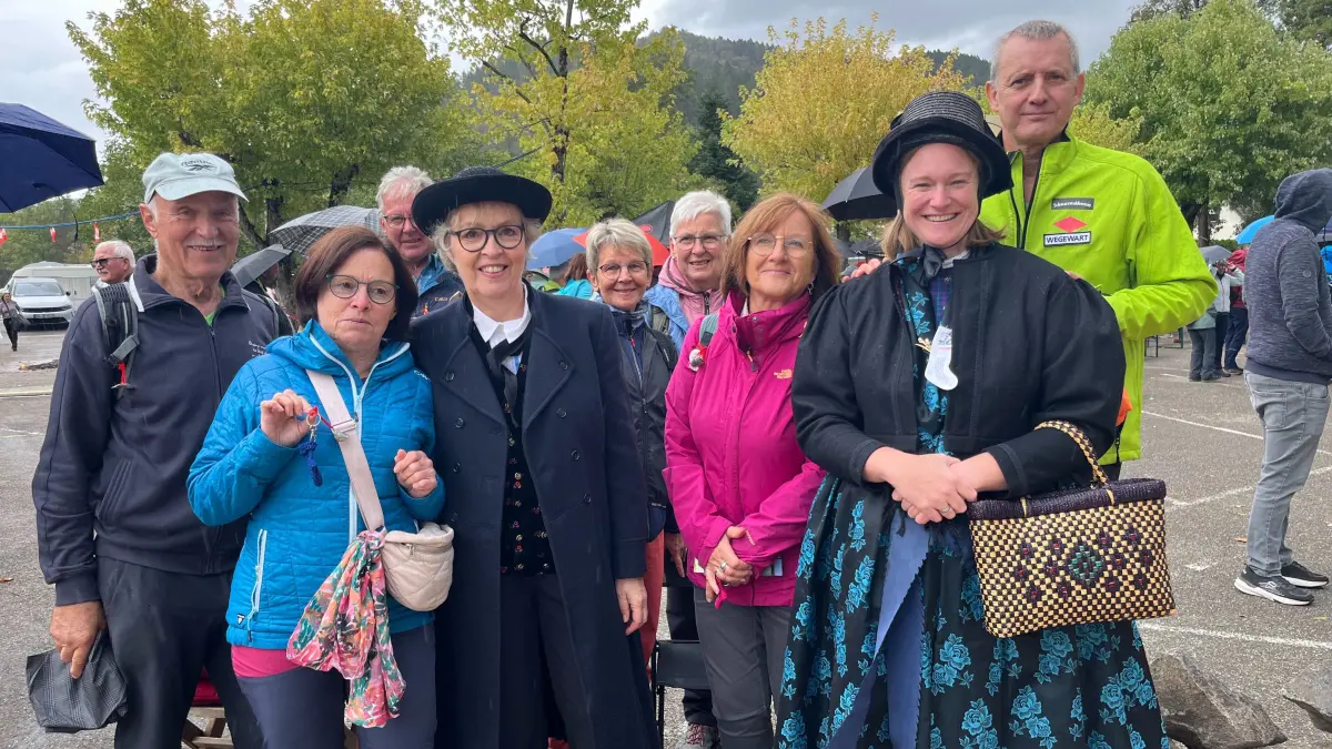 Wanderer aus Lauterbach am Stand der Tourist Info Lauterbach bei der Kinzigtalsteig-Eröffnung