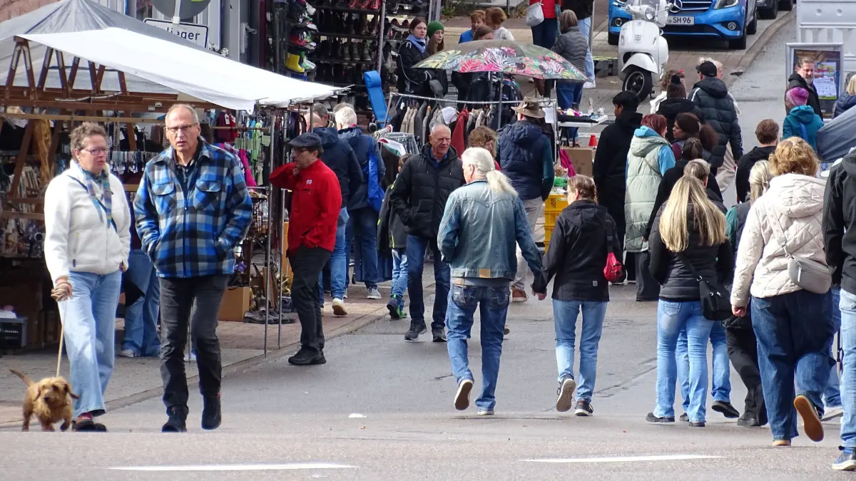 Trotz des durchwachsenen Wetters herrschte beim verkaufsoffenen Sonntag in Schömberg ordentlich Betrieb.