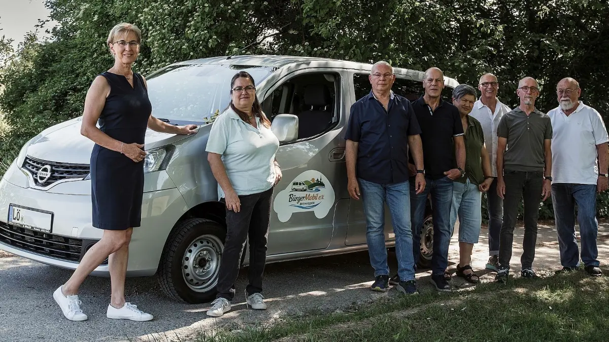 Das Vorstandsteam des Vereins BürgerMobil bilden (von links): Regina Rüttnauer, Sabine Kostevc, Dietmar Schweiger, Reinhard Schöning, Susanne Bürk-Drost, Benno Carmelini, Ansgar Drost und Wolfgang Woest.