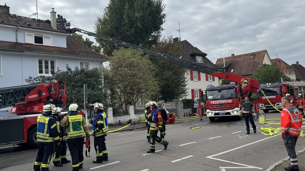 An der Hauptstraße in Weil hat am Dienstag ein Gebäude gebrannt.