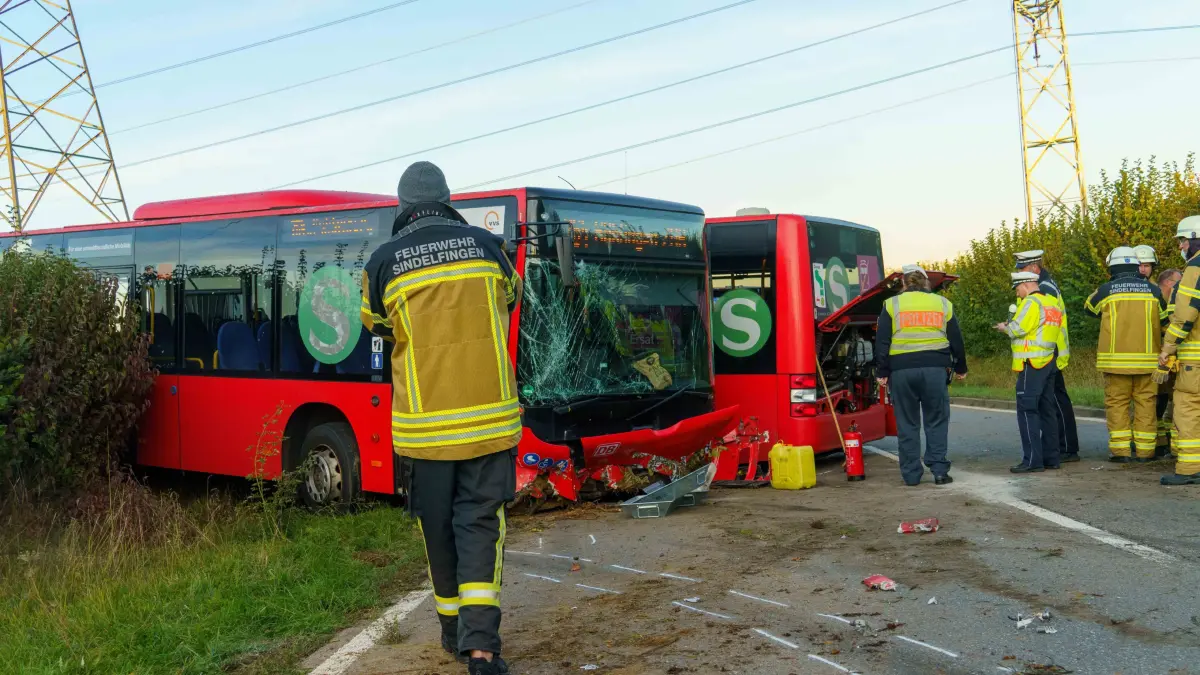 Schwerer Busunfall mit Gelenkbus zwischen Aidlingen und Darmsheim.