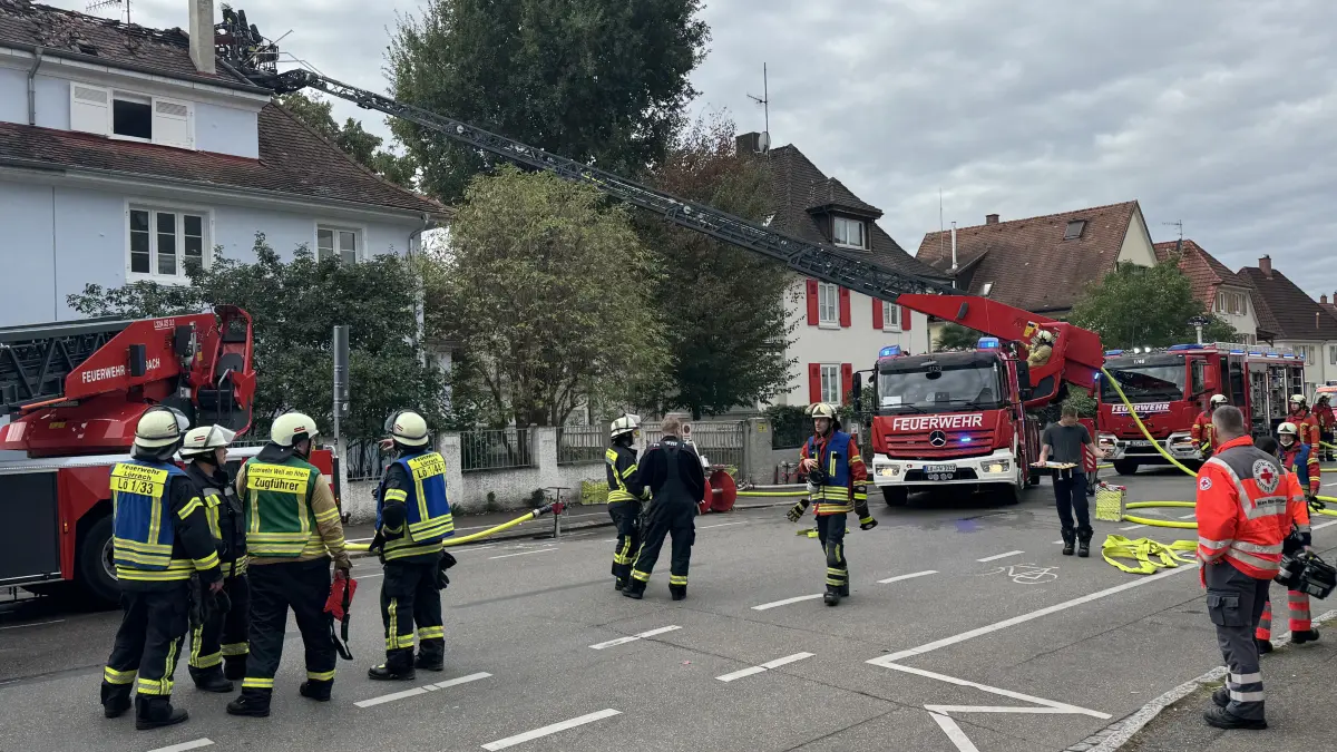An der Hauptstraße in Weil hat am Dienstag ein Gebäude gebrannt.