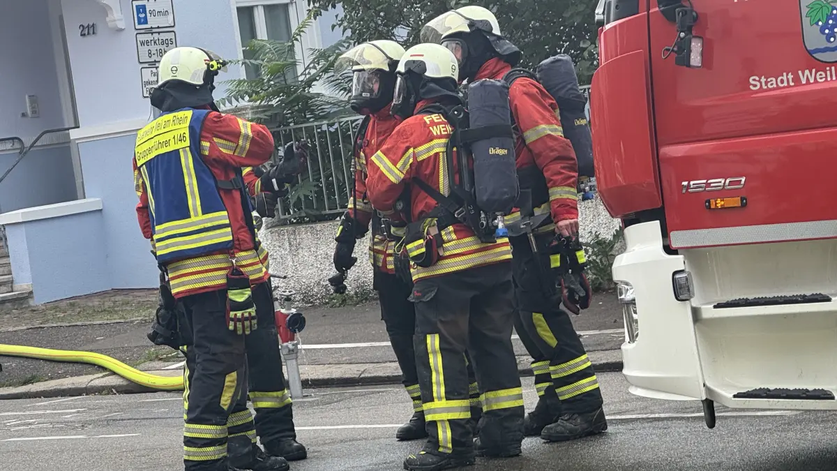 An der Hauptstraße in Weil hat am Dienstag ein Gebäude gebrannt.