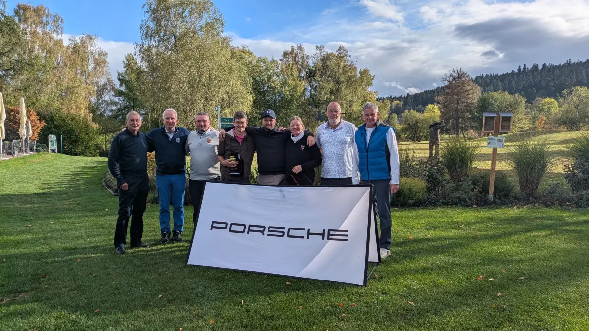 Die Siegerinnen und Sieger beim letzten Monatspreis der Golfsaison 2026 in Freudenstadt