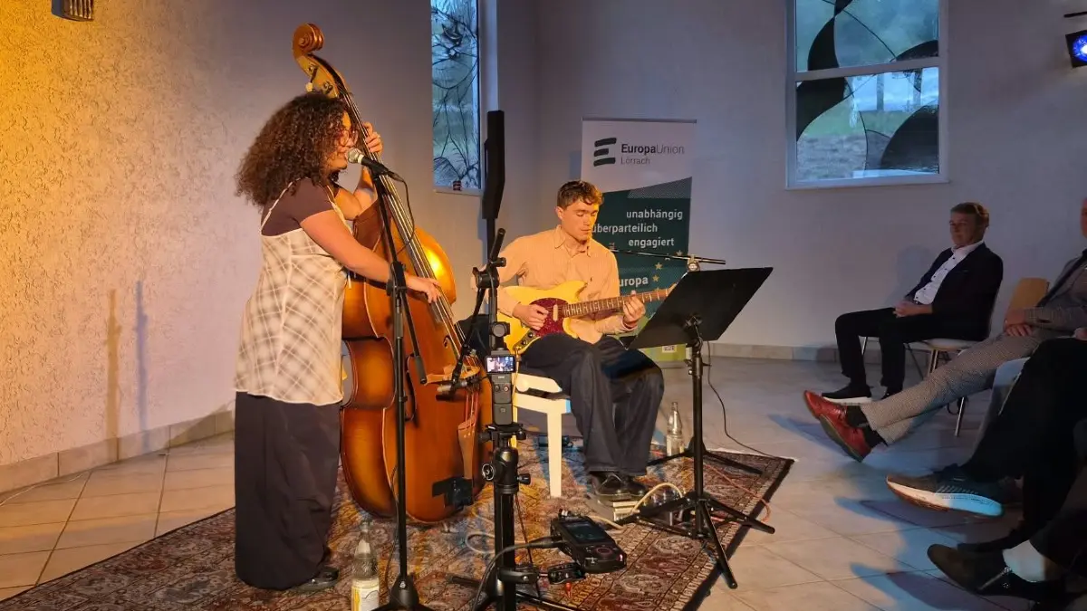 Das spanisch-belgische Duo Eva Serrano und Eliott Knuet trat im Rahmen der Kulturo-Konzertreihe in Rümmingen auf.