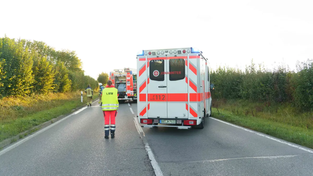 Schwerer Busunfall mit Gelenkbus zwischen Aidlingen und Darmsheim.