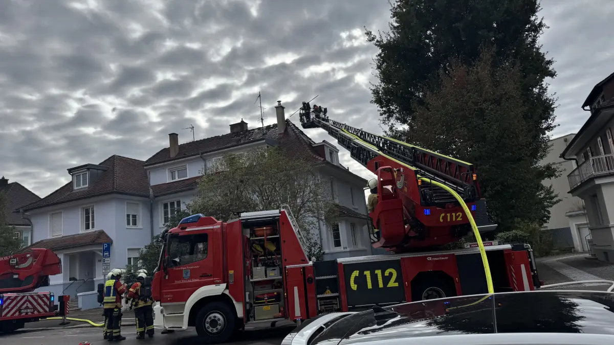 An der Hauptstraße in Weil hat am Dienstag ein Gebäude gebrannt.