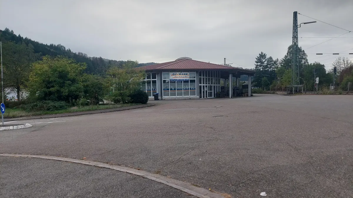 Auf dem Raiffeisen-Gelände war ein Burger King geplant. Doch das Vorhaben ist vorerst passé.