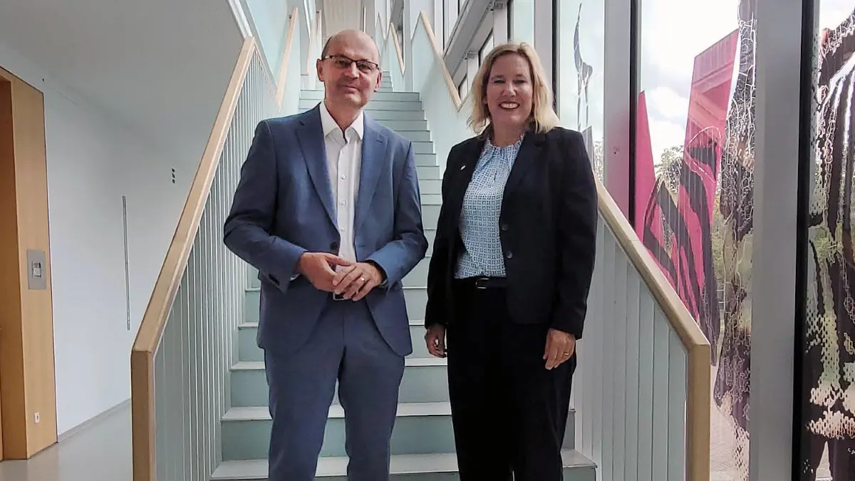 Die Landtagsabgeordnete Maren Seifert war zu Besuch an der Hochschule Offenburg und tauschte sich mit Rektor Stephan Trahasch aus.