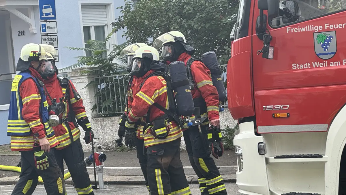 An der Hauptstraße in Weil hat am Dienstag ein Gebäude gebrannt.