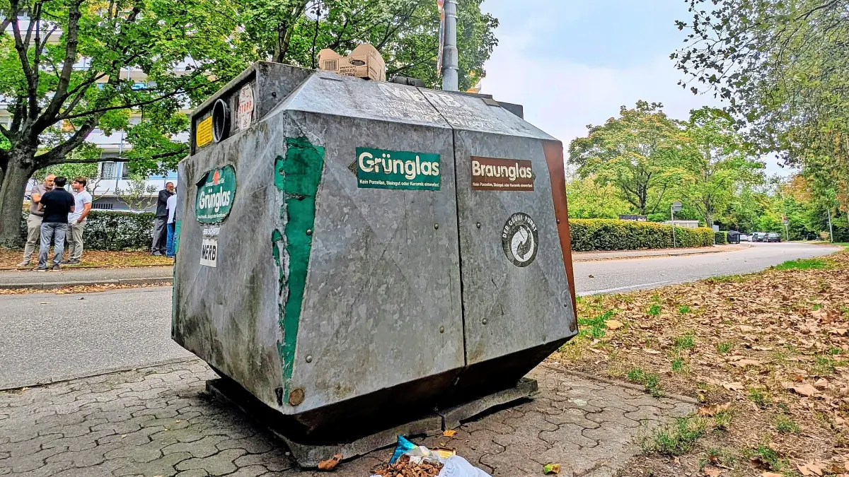 In Lahr werden Glascontainer, hier in der Römerstraße, seit ein paar Wochen per Video überwacht.