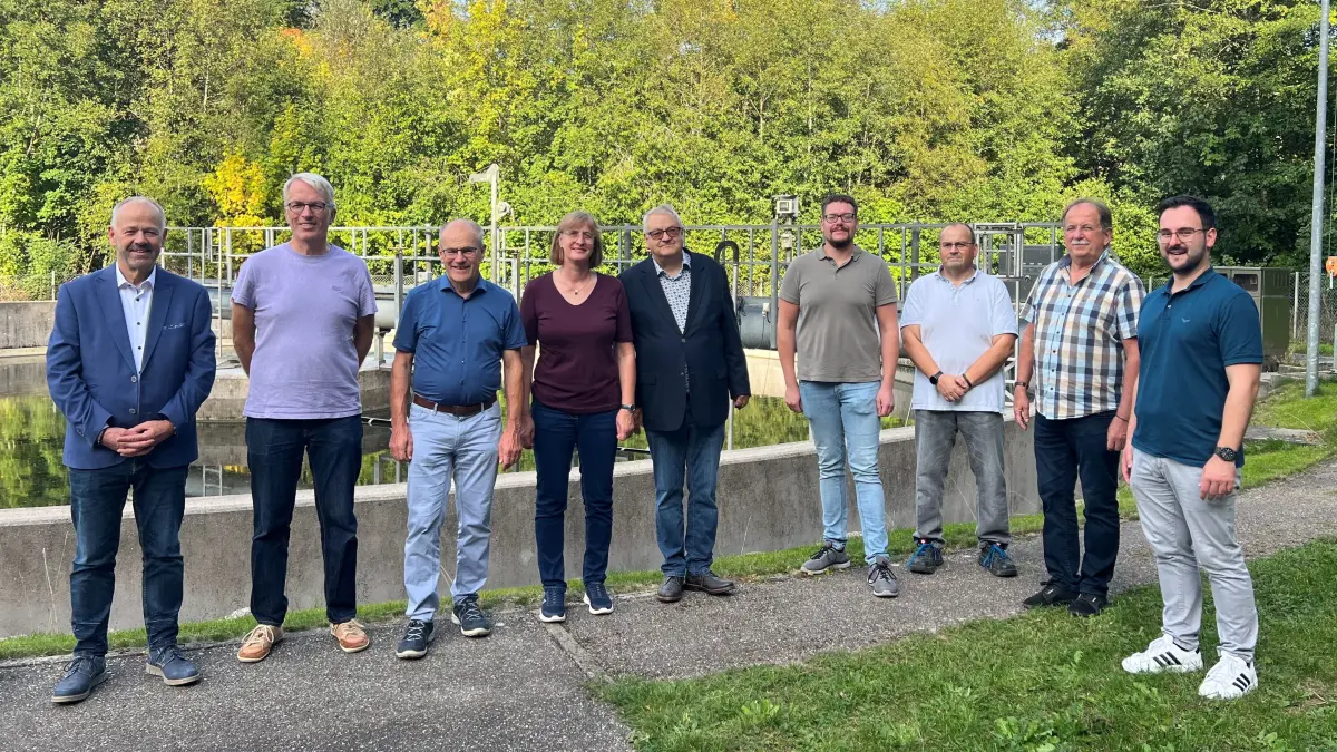 Bei der Besichtigung der gemeinsamen Kläranlage in Aach (von links): Verbandsvorsitzender Wolfgang Fahrner, Albrecht Ortmann, Vize-Verbandsvorsitzender Bernhard Haas, Beate Gernsheimer, Eberhard Brett, Verbandstechniker Dominik Beck, Leiter Verbandskläranlage Oliver Kranefeld, Karl Müller und Verbandsrechner Heiko Gutekunst.