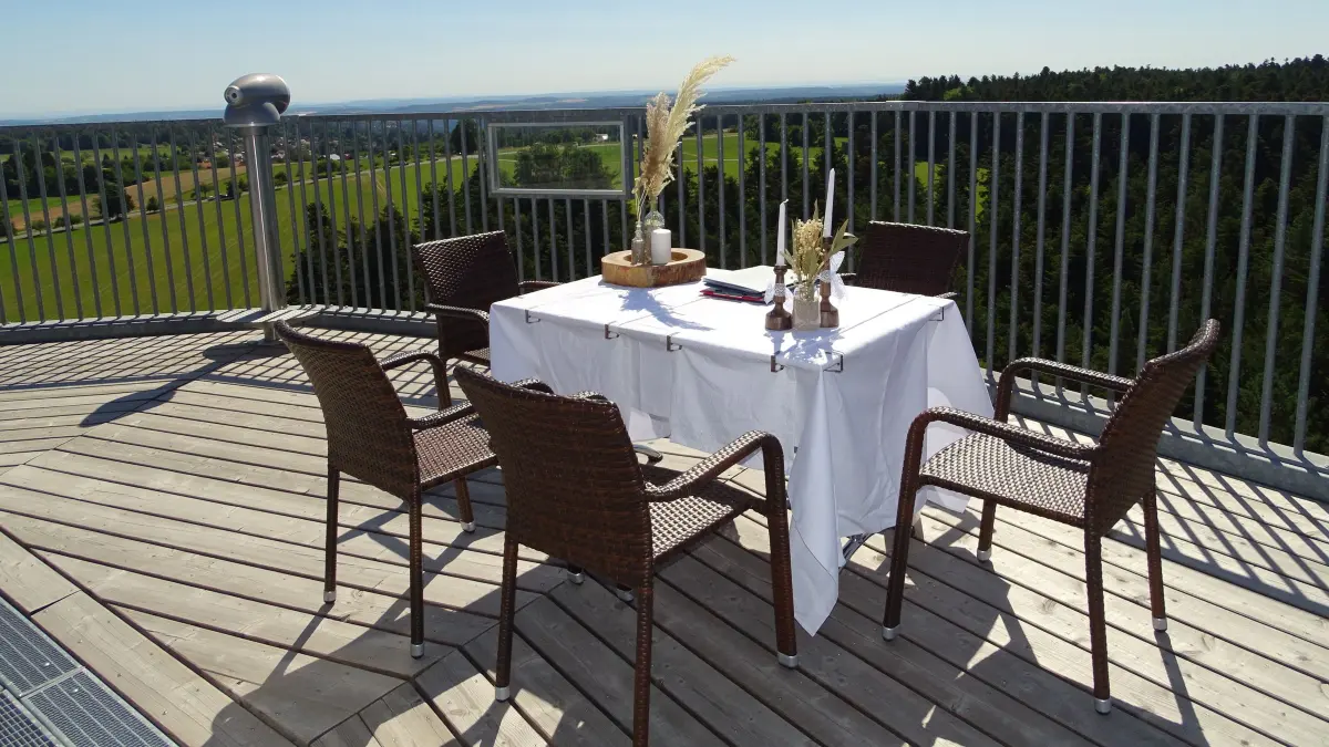 Ja-Wort mit Aussicht: Das gibt es auf dem "Himmelsglück"-Turm in Schömberg.