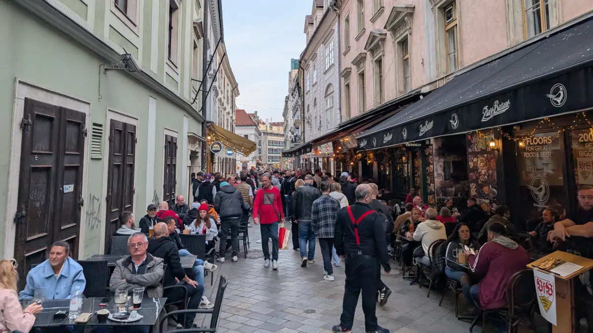 Entspannte Stimmung am Meetingpoint in Bratislava