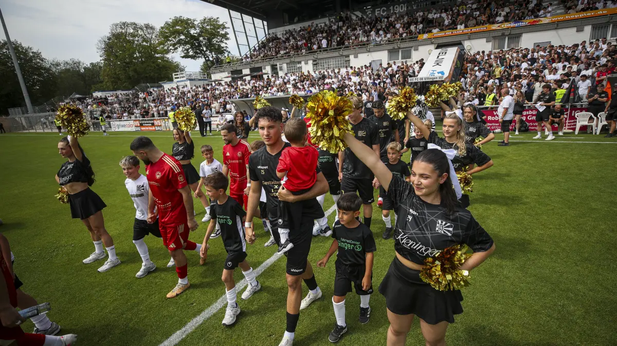 Die Nullachter, hier vor dem Freundschaftsspiel gegen Delay Sport Berlin, wollen den Fans gegen Ravensburg wieder "etwas bieten."