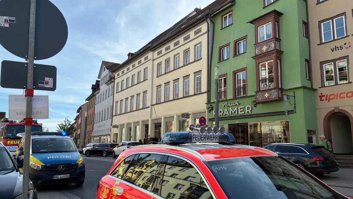 Wegen einer Personenrettung rücken Polizei und Feuerwehr aus.