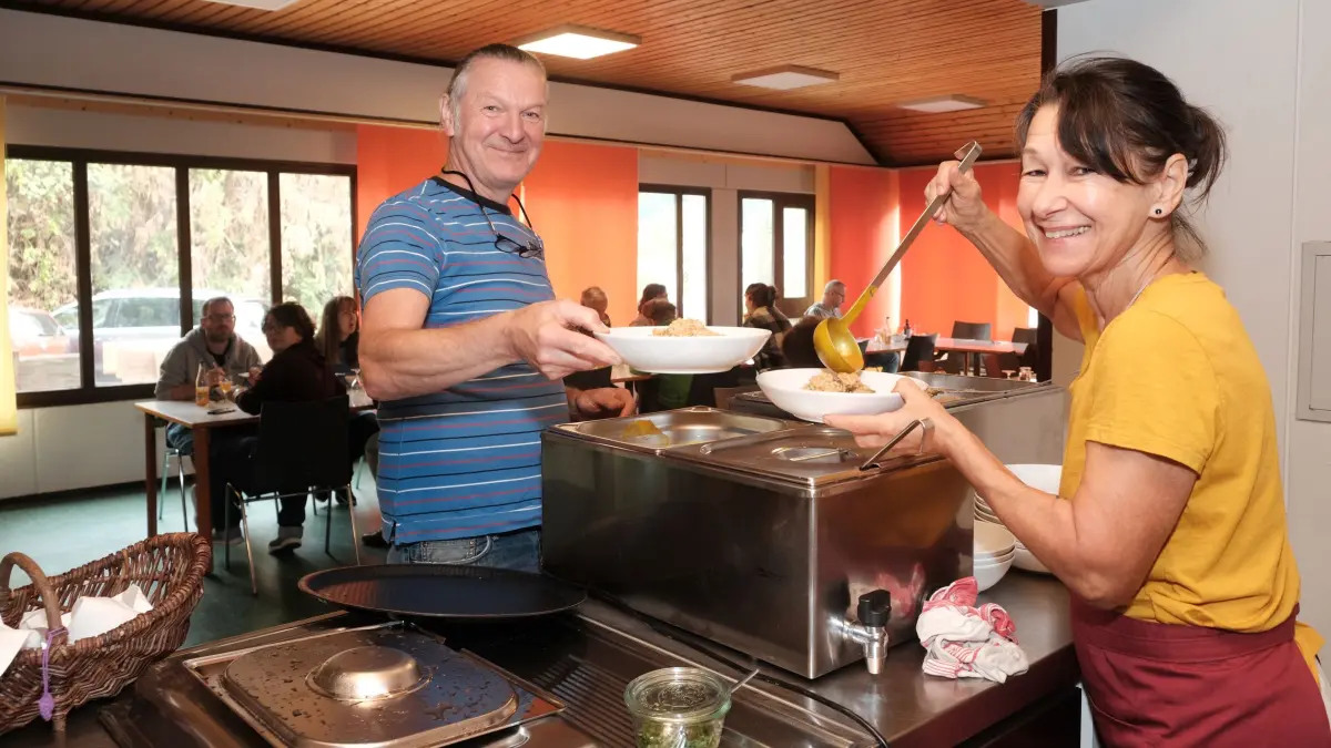 Reimund und Susanne Vogt freuen sich, dass der "Dorf-Zmittag" auf gute Resonanz stößt.