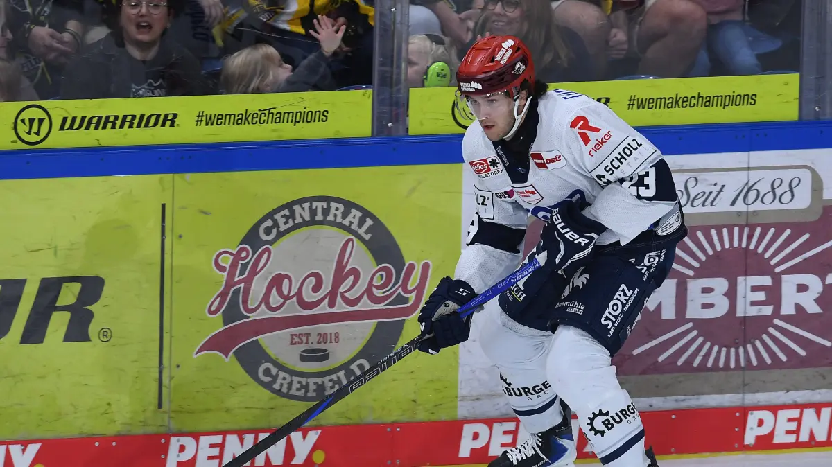 Eishockey Penny DEL 4. Spieltag Krefeld Pinguine - Schwenninger Wild Wings am 27.09.2026 in der Yayla Arena in Krefeld Reed Lebster Schwenningen Gemäß den Vorgaben der DEL Deutsche Eishockey Liga ist die Publikation und Weiterverwertung der Aufnahmen in elektronischen Medien und Endgeräten aller Art während des laufenden Spiels nicht zulässig. *** Ice Hockey: DEL Matchday 4Krefeld Pinguine vs. Schwenninger Wild Wings on September 27, 2026, at the Yayla Arena in Krefeld, Reed Lebster, Schwenningen. In accordance with the guidelines of the DEL German Ice Hockey League, the publication and further use of the footage in electronic media and ondevices of any kind is not permitted while the game is in progress xRx