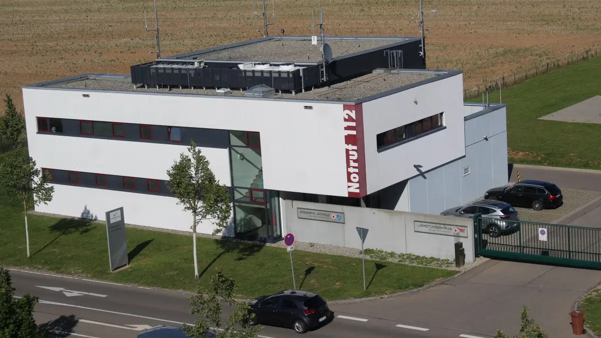 Die Integrierte Leitstelle (ILS), auch Rettungsleitstelle genannt, liegt in der Nachbarschaft des Schwarzwald-Baar-Klinikums, direkt neben dem Hangar der Luftrettungsstation von Christoph 11, hier werden Einsätze von Rettungsdienst, Feuerwehr und der Krankentransport im Schwarzwald-Baar-Kreis koordiniert.