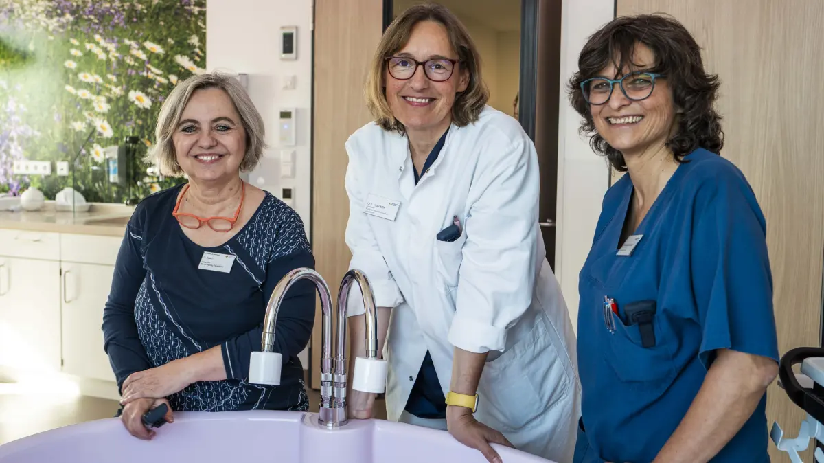 Strahlende Gesichter beim Team der Nagolder Geburtshilfe (von links): die leitende Hebamme Gabriela Kosch, Chefärztin Ines Vogel und Hebamme Manuela Heizmann-Buschk.