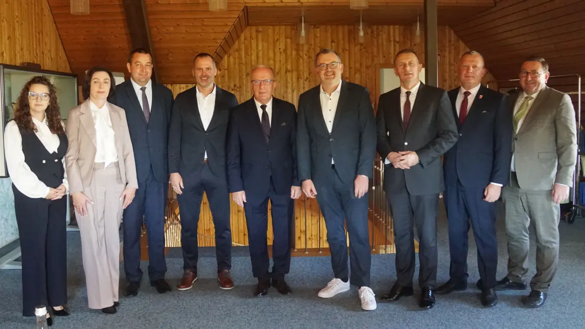 Ewelina Michniak (von links), Grazyna Murjas, Piotr Kielar, Reinhard Geiser, Henryk Karwan , Andreas Junt, Witold Pitura, Wojciech Baj und Ulrich Bischoff