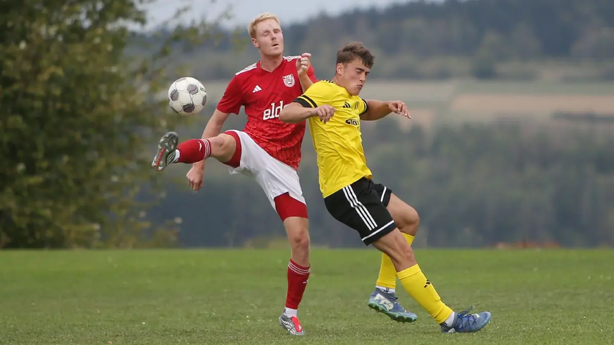 Der VfR Klosterreichenbach (in Rot) ist aktuell Tabellenführer in der Kreisliga B3.