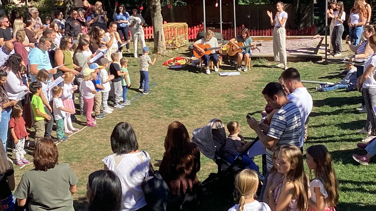 Tanz beim Apfelfest im Kindergarten Don Bosco.