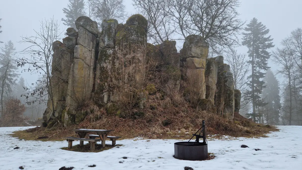 Wandern geht auch, wenn die Tage kälter werden: Ein leichter Weg auch für den Winter führt zum Blauen Stein bei Riedöschingen.