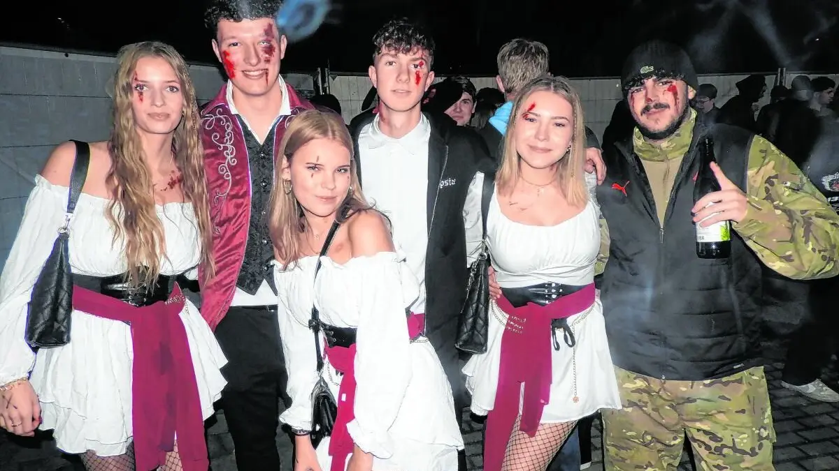 Auf kreative Kostüme legen die Besucher der Empfinger Halloween-Party viel Wert. Das Foto entstand bei der Party im vergangenen Jahr. (Archivfoto)