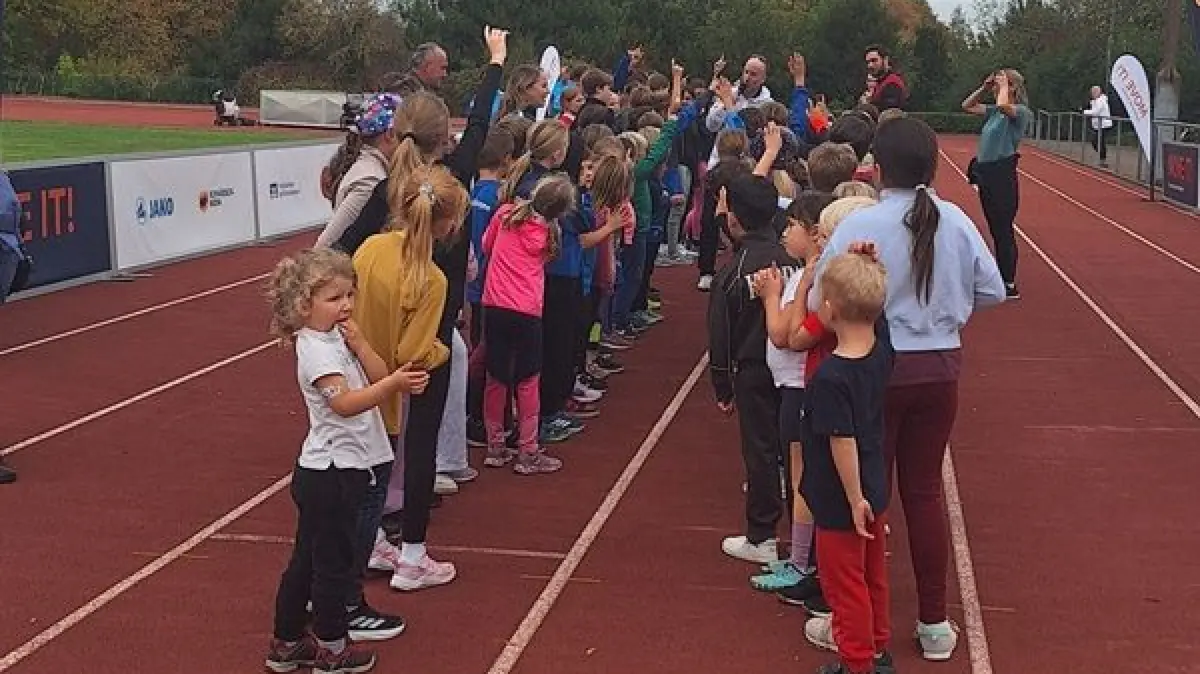 Auf dem Hubenloch in Villingen war Zieleinlauf der 20. Etappe des Community Runs mit Jonas Deichmann.