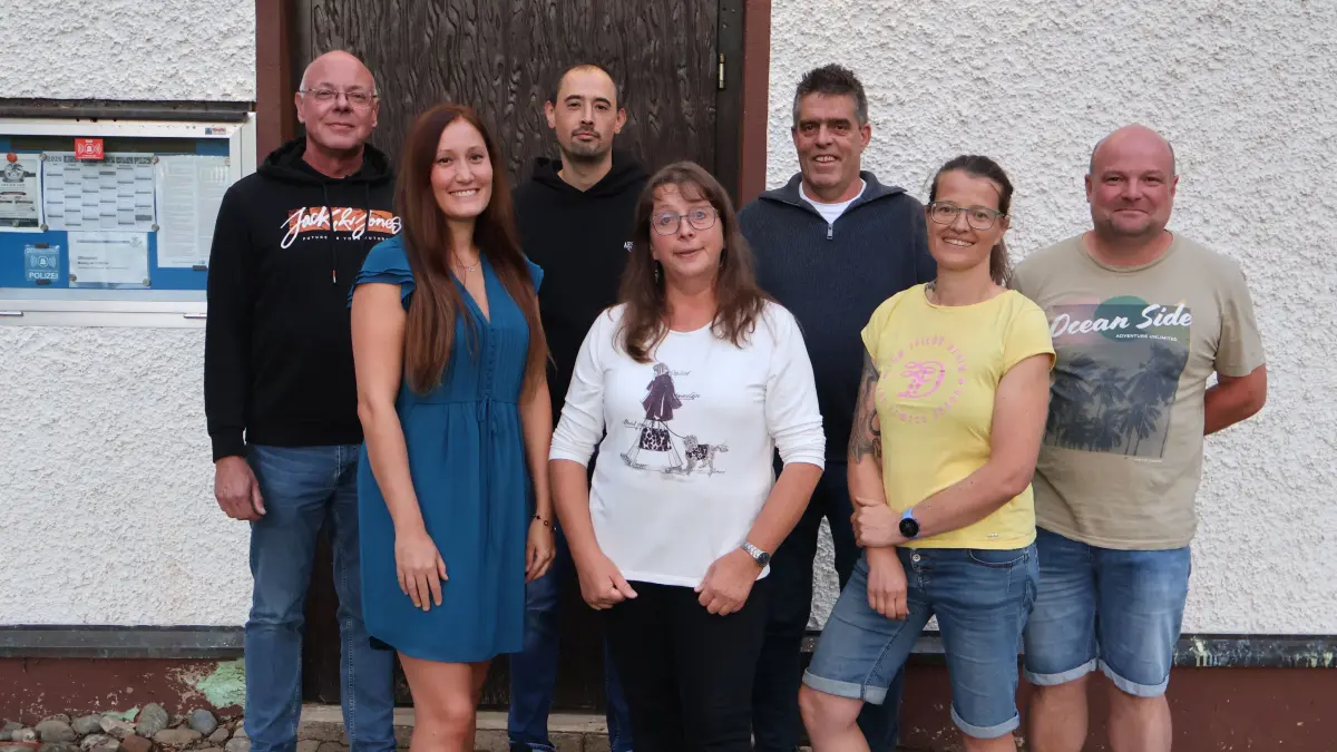 Die Vorstandschaft mit Armin Fehrenbacher, Nadine Mauch, Marc Schuler, Martina Weißer, Manuel Glatz, Ellen Weißer und Martin Burgbacher im Jubiläumsjahr Benjamin Manzek und Rüdiger Rapp nicht auf dem Bild