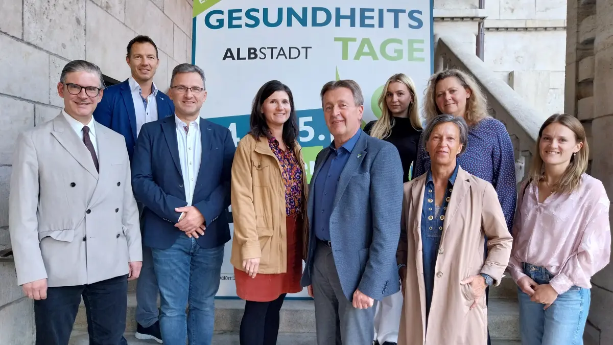 Veranstalter, Aussteller und Oberbürgermeister Roland Tralmer hoffen auf viele Besucher bei den Gesundheitstagen 2026 in der Zollernalb-Halle.