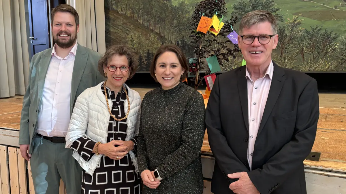 Bei der Amtseinführung der neuen Schulleiterin Bürgermeister Philipp Lotter (von links), Landrätin Marion Dammann, Rektorin Lisa Häußler und Dr. Rudolf Schick vom Schulamt.