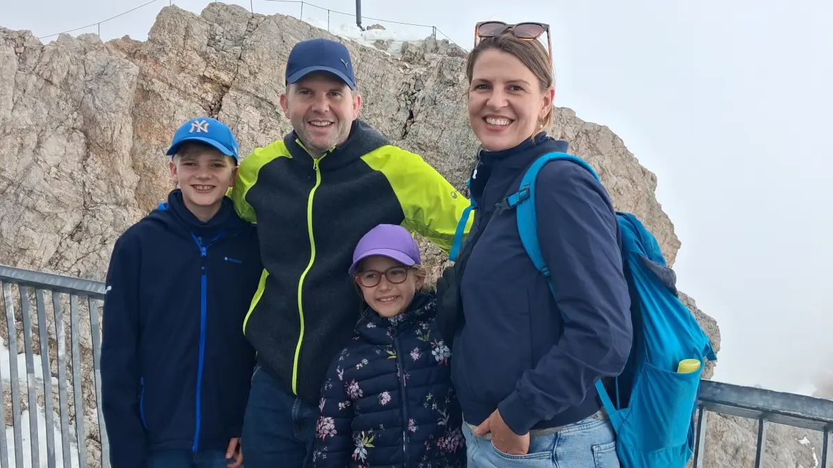 Bürgermeisterkandidat Alexander Ruchti mit seiner Familie an der Zugspitze