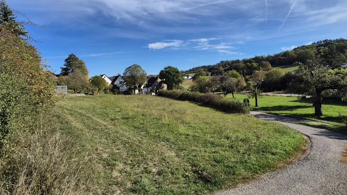 Südlich der Silcherstraße und entlang des Stammheimer Wegs (links) möchte ein Bauherr sechs Doppelhäuser errichten.