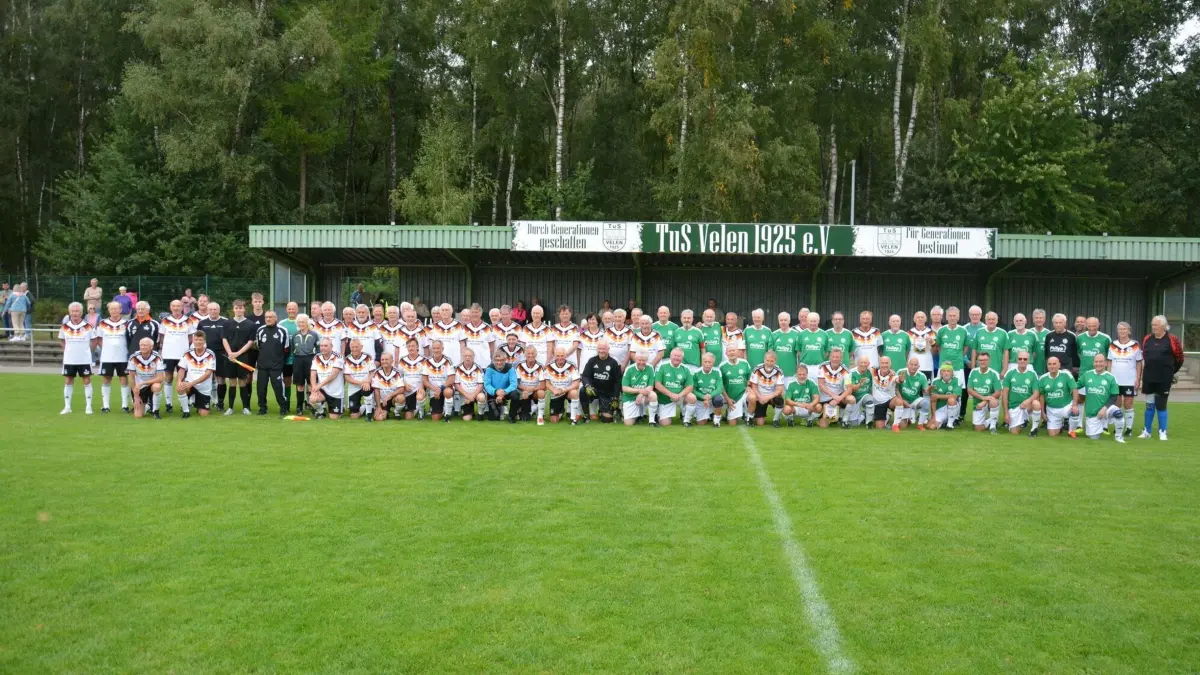 Fünf Berliner peilen Ü80-Titel bei Fußball-WM an: Die deutschen Fußball-Nationalmannschaften der Ü70-, Ü75- und Ü80-Seniorenspielern wird vom 12. bis zum 16. Oktober in Australien um den WM-Titel spielen. (zu dpa: «Deutsche Ü80-Senioren gewinnen Fußball-Weltmeisterschaft»)