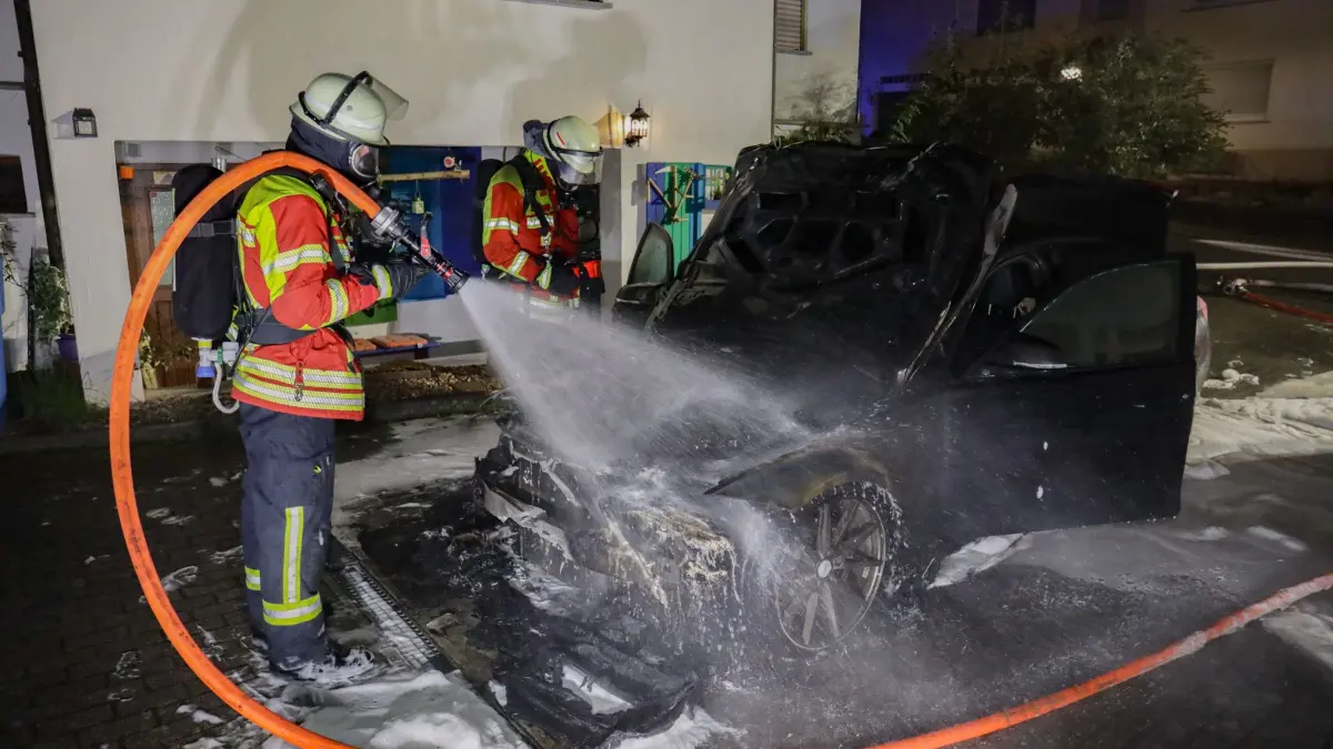 Die Feuerwehr musste in Rangendingen ausrücken, weil ein Auto in Flammen aufging.