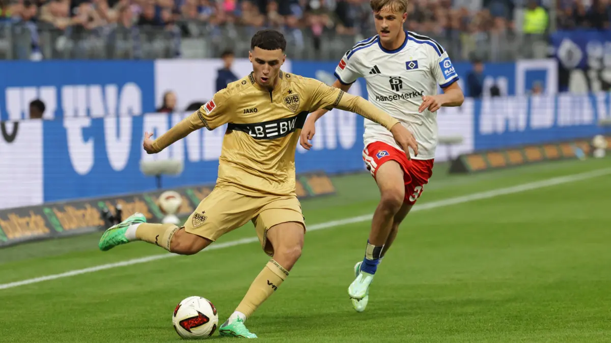 Fussball 1. Bundesliga Hamburger Sportverein - VfB Stuttgart : 2026.10.17 xfsx Fussball 1. Bundesliga Hamburger Sportverein - VfB Stuttgart v.l. Bilal El Khannouss VfB Stuttgart, 11, Louis Lemke Hamburger SV, 37 in aktion, in action DFL DFB regulations prohibit any use of photographs as image sequences and/or quasi-video. *** October 17, 2026 xfsx Soccer 1st Bundesliga Hamburger Sportverein vs. VfB Stuttgart v l Bilal El Khannouss VfB Stuttgart, 11 and Louis Lemke Hamburger SV, 37 in action DFL and DFB regulations prohibit any use of photographs as image sequences and/or quasi-video Copyright: HMBxMedia/FernandoxSoares