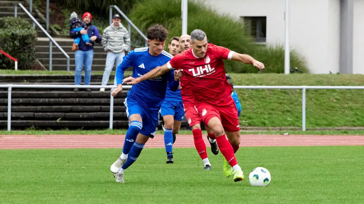 SVC Hausach (rote Trikots) gegen den FV Biberach